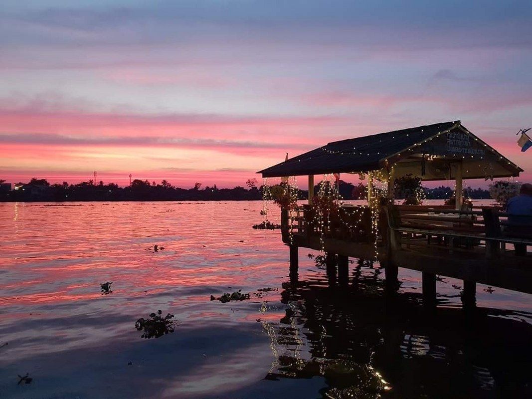 Open-air riverside dining room