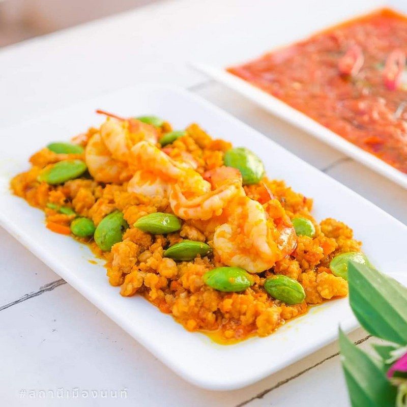 Grilled seafood over charcoal
